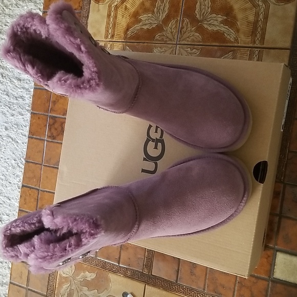 NIB Purple UGGS - Picture 10 of 12